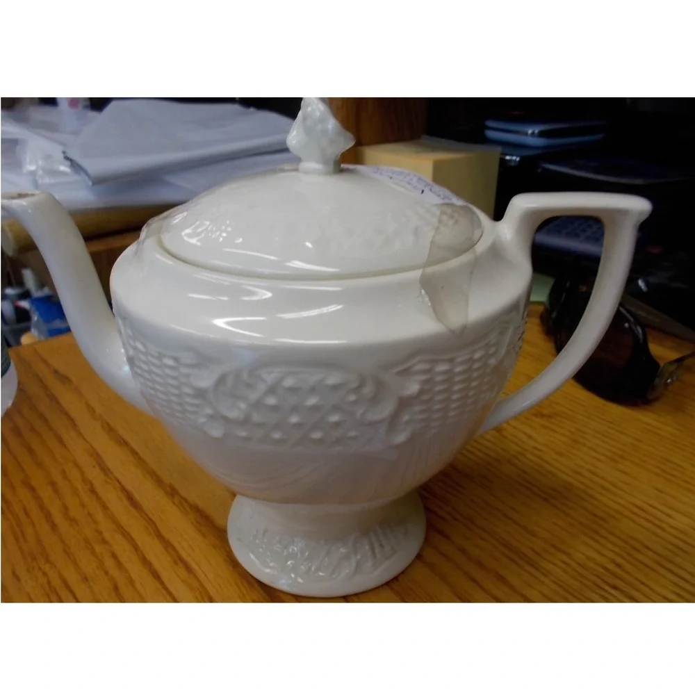 Canonsburg Pottery Traditional Ironstone Teapot Washington Colonial White